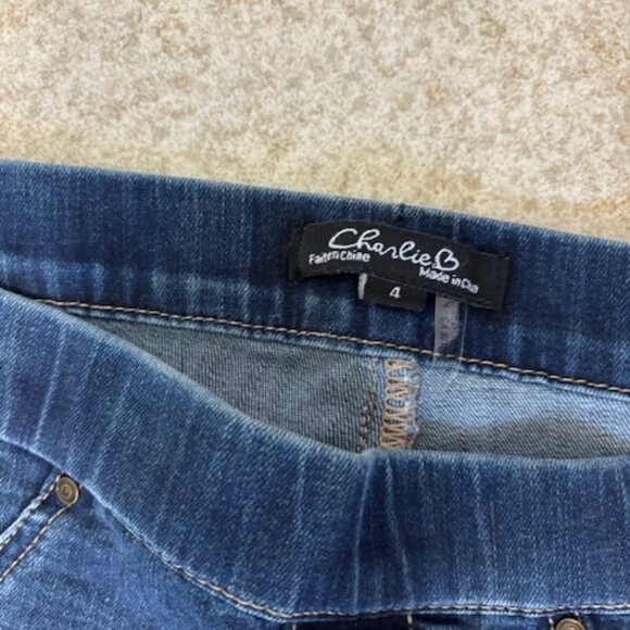 Charlie B Capri Peddle Pushers denim pants size: woman's 4 - Stretchy - Picture 3 of 7